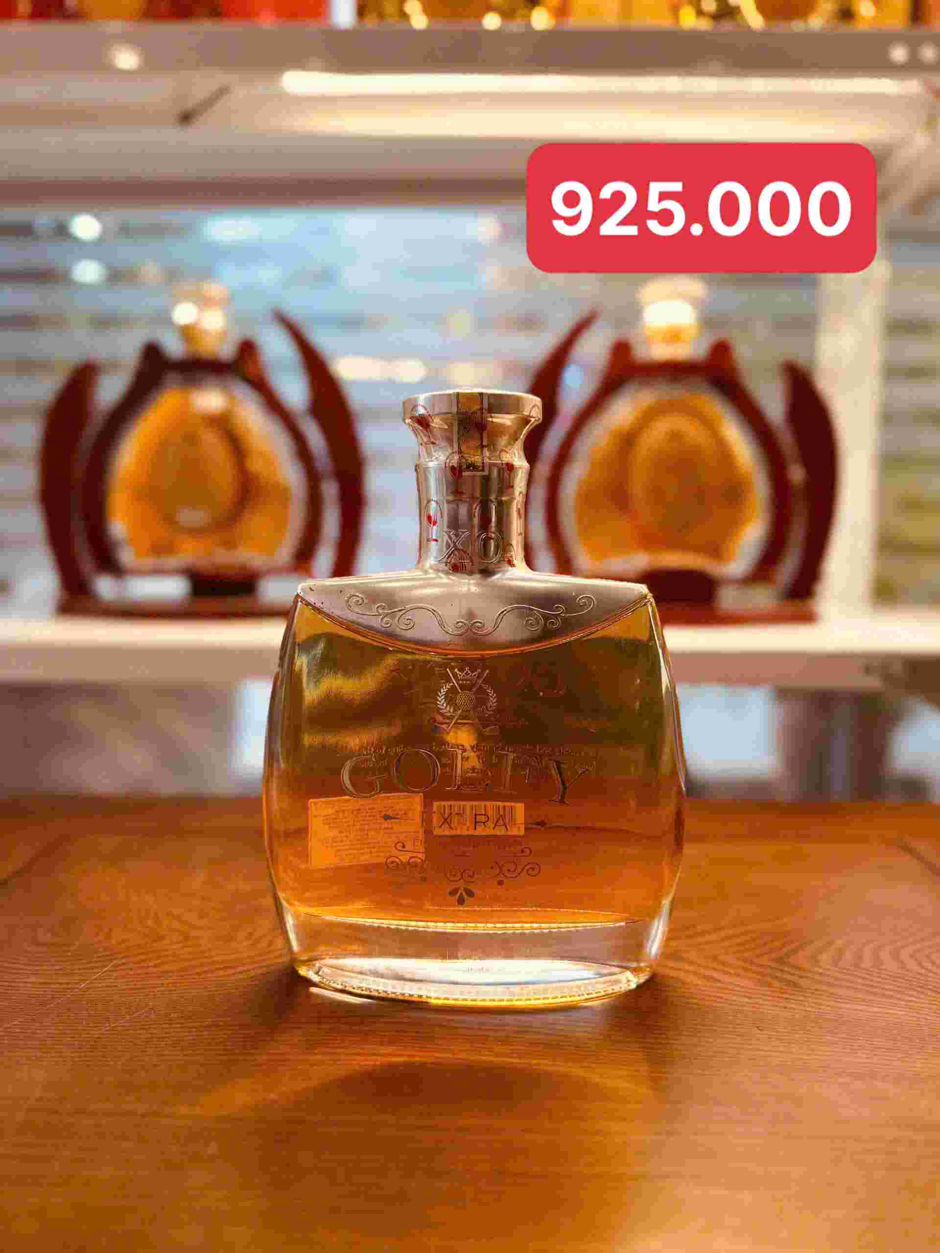 Rượu vang Golfy chai vàng